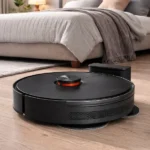 Robô aspirador Xiaomi S20+ preto com sensores de navegação avançada.