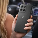 Celular Motorola Moto G15 grafite com tela FHD+ de 6.7 polegadas e Night Vision.