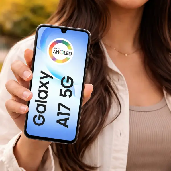 Celular Samsung Galaxy A17 5G preto com câmera de 50MP e tela de 6.7 polegadas.